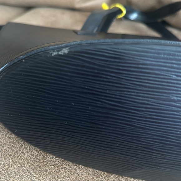 LOUIS VUITTON:GORGEOUS ST. JAQUES BLACK EPI LEATHER HANDBAG!!! AUTHENTIC! - Picture 4 of 10